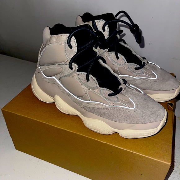 Unisex shoes Adidas light greyYeezy - Picture 1 of 5